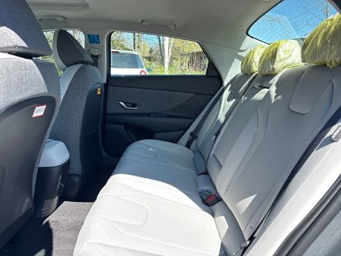 New 2026 Hyundai Elantra Limited FWD image 9
