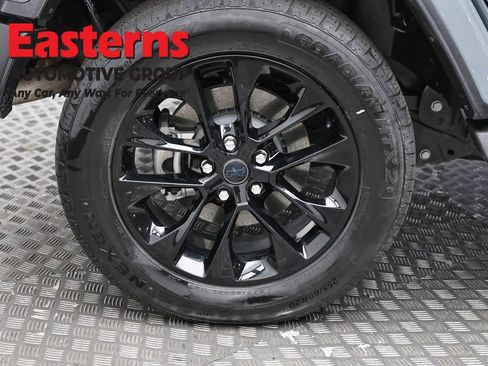Used 2025 Jeep Wrangler Unlimited Sahara AWD/4WD image 30