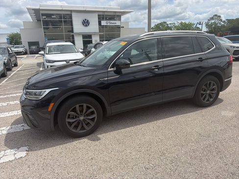 Used 2023 Volkswagen Tiguan SE w/ Panoramic Sunroof Package image 30