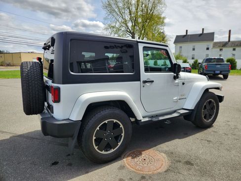 Used 2015 Jeep Wrangler Sahara w/ Dual Top Group AWD/4WD image 16