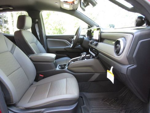 Used 2024 Chevrolet Colorado ZR2 w/ ZR2 Convenience Package III AWD/4WD image 24