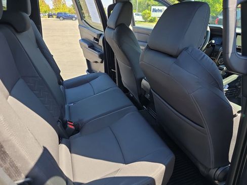 Used 2025 Toyota Tacoma SR5 AWD/4WD image 13