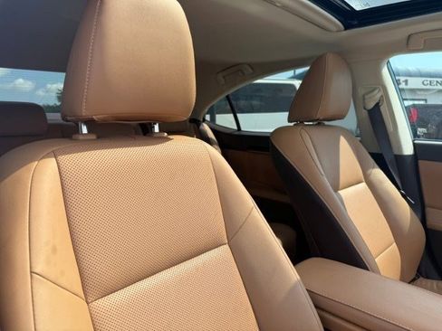 Used 2017 Lexus ES 350 w/ Navigation System Package image 12