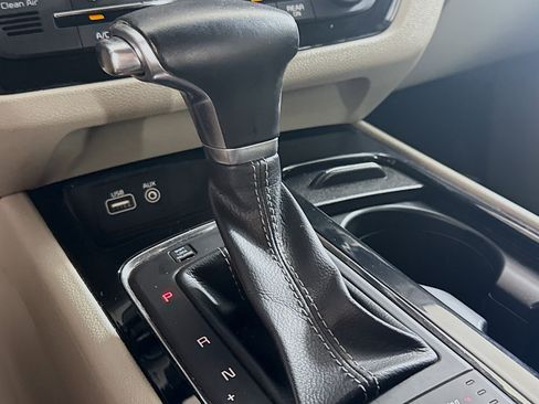 Used 2018 Kia Sedona SX image 20