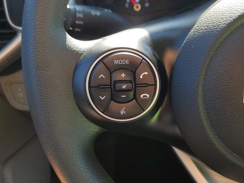 Used 2022 Kia Soul LX w/ Technology Package image 25