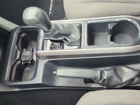 Used 2018 Toyota Tacoma SR5 image 24