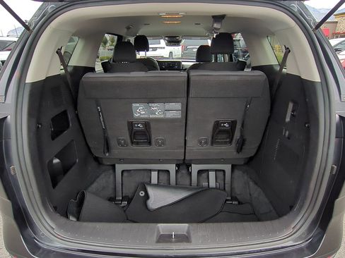 Used 2022 Kia Carnival LX image 29