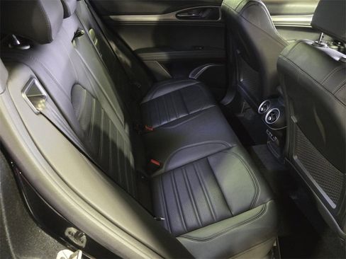 Used 2023 Alfa Romeo Stelvio Veloce image 16