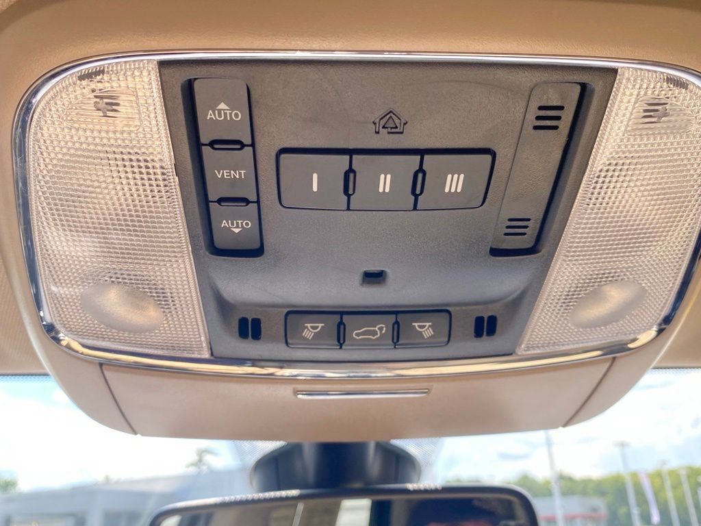 Used 2021 Jeep Grand Cherokee Limited w/ Trailer Tow Group IV AWD/4WD image 24