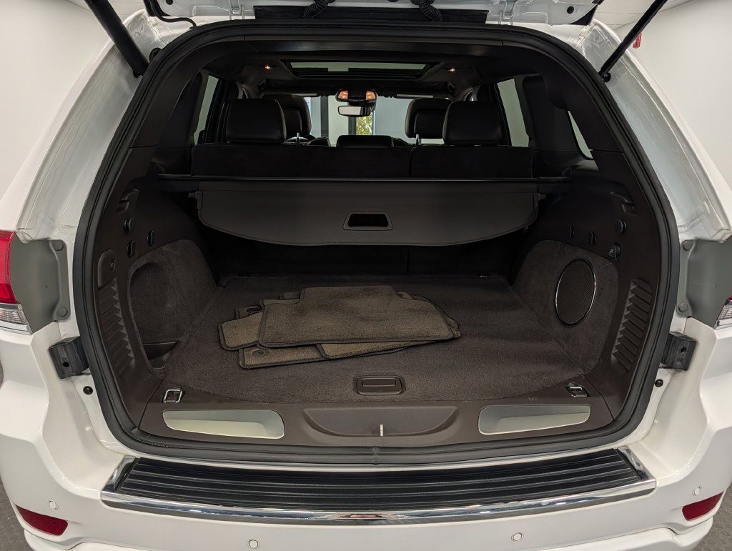 Used 2018 Jeep Grand Cherokee Overland AWD/4WD image 30
