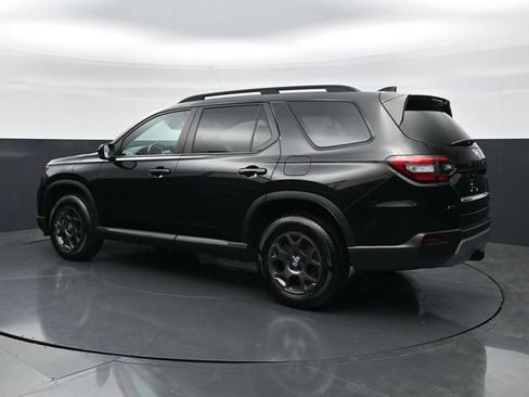 Used 2025 Honda Pilot TrailSport image 7