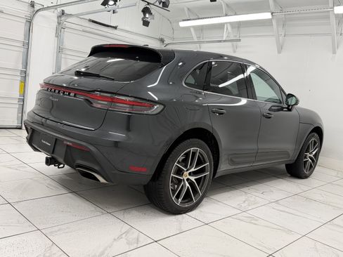 Certified 2025 Porsche Macan image 11