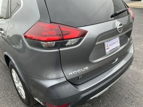Used 2018 Nissan Rogue SV w/ Sun & Sound Touring Package AWD/4WD image 28