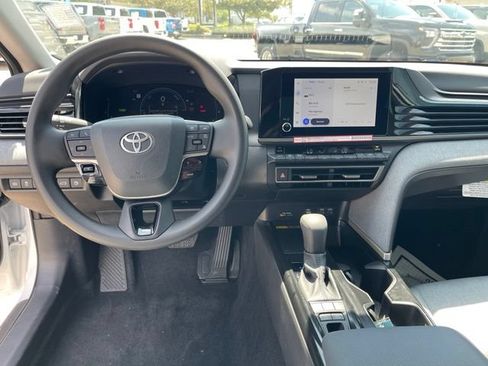 Used 2026 Toyota Camry LE w/ Convenience Package FWD image 11