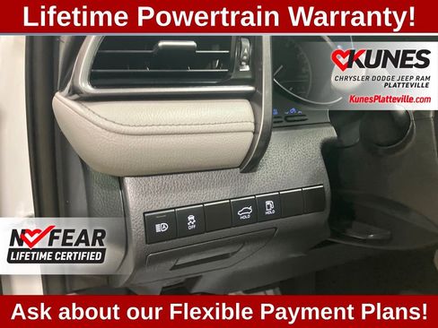 Used 2024 Toyota Camry SE image 12