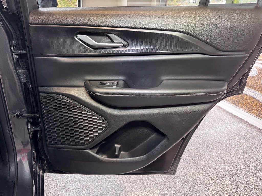 Used 2024 Jeep Grand Cherokee Altitude AWD/4WD image 42