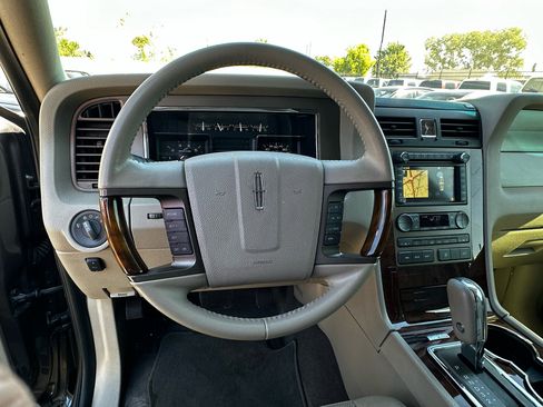 Used 2012 Lincoln Navigator 2WD image 33