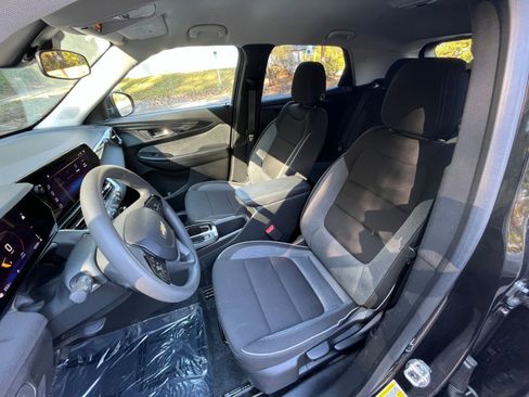 Used 2025 Chevrolet TrailBlazer LT image 32