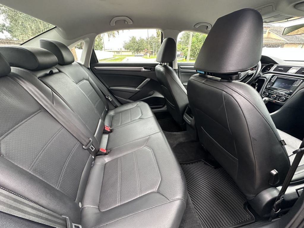 Used 2017 Volkswagen Passat 1.8T R-Line w/ R-Line Lighting Package FWD image 11