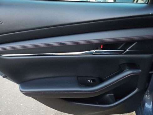 Used 2022 MAZDA MAZDA3 s image 29