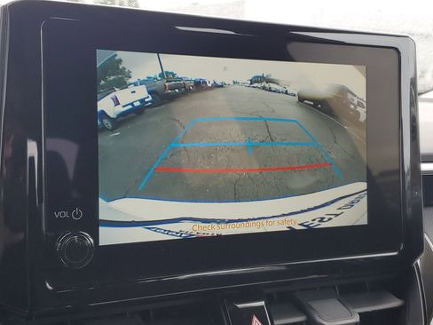 Used 2025 Toyota Corolla LE image 28