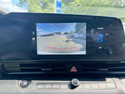 Used 2025 Hyundai Elantra SEL FWD image 25