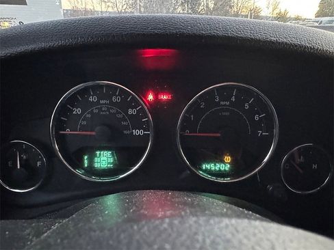 Used 2013 Jeep Wrangler Unlimited Freedom Edition image 21