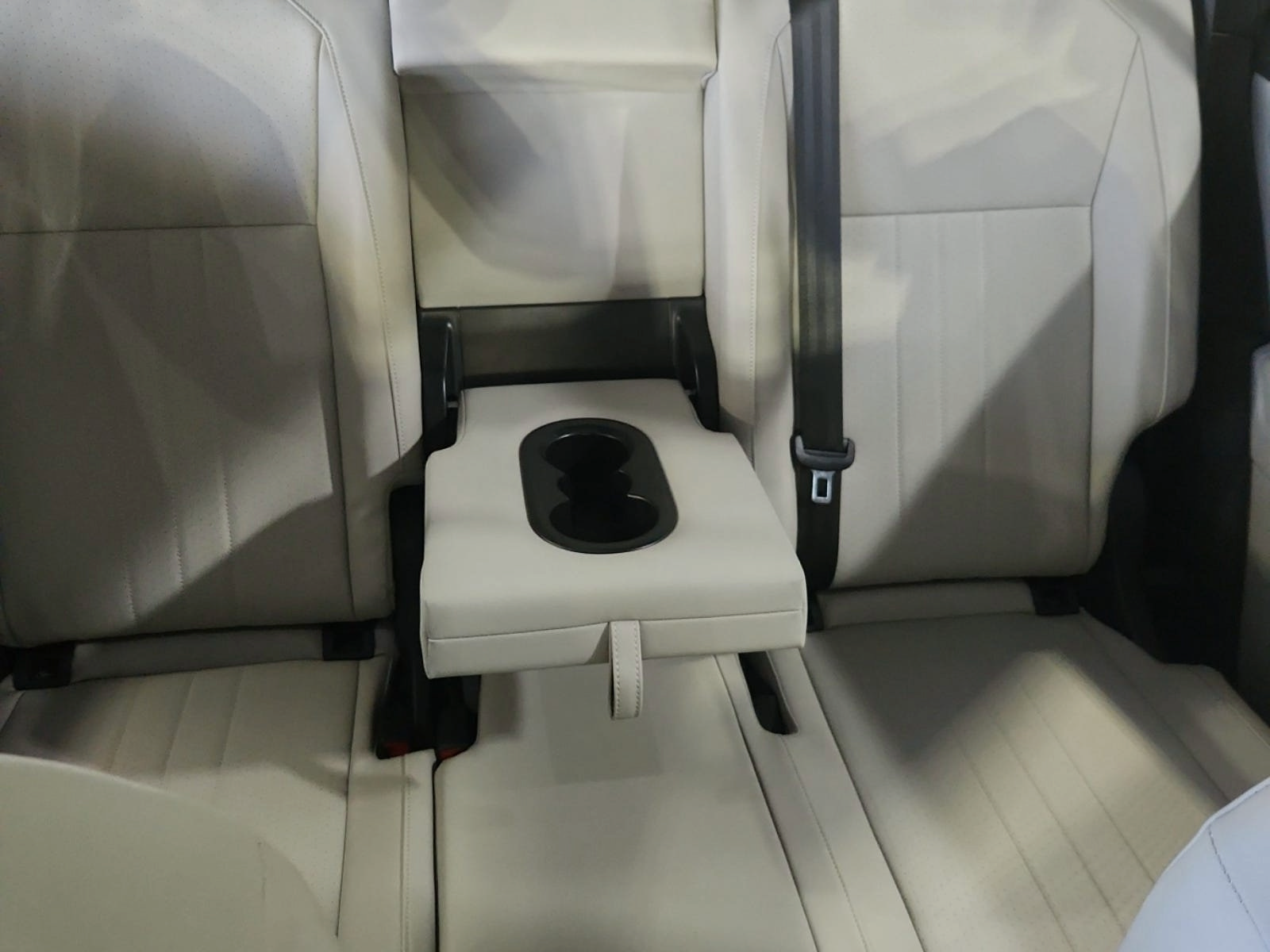 Used 2022 Volkswagen Tiguan SE R-Line FWD image 7