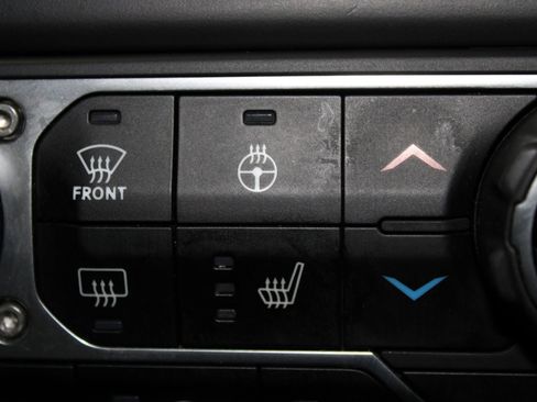 Used 2020 Jeep Gladiator Sport w/ Technology Group image 31