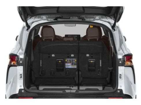 Used 2025 Toyota Sienna Platinum FWD image 10