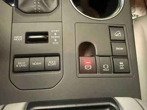 Certified 2024 Toyota Highlander XLE AWD/4WD image 35