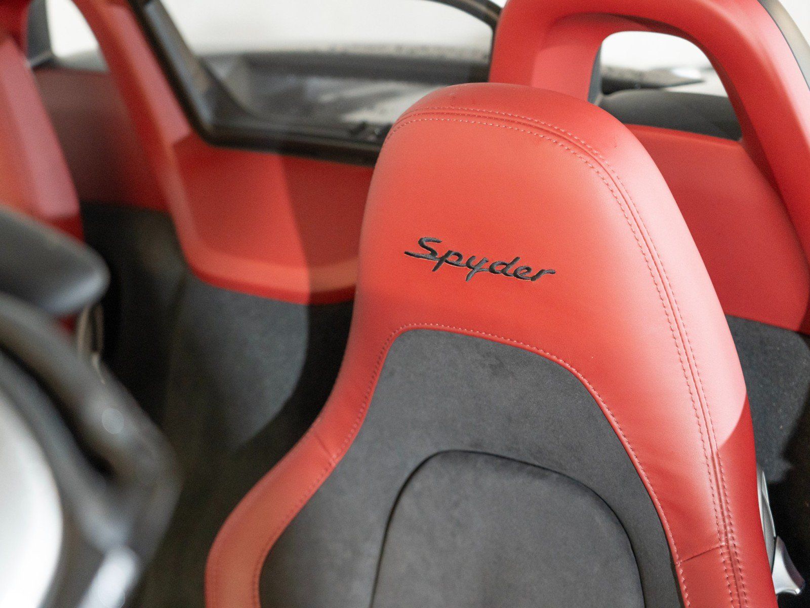 Certified 2020 Porsche 718 Boxster Spyder RWD image 14