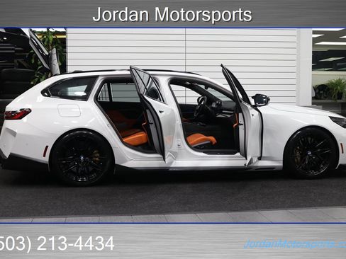Used 2025 BMW M5 Touring w/ M Driver's Package image 11
