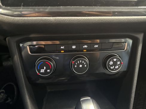 Used 2018 Volkswagen Tiguan S image 24