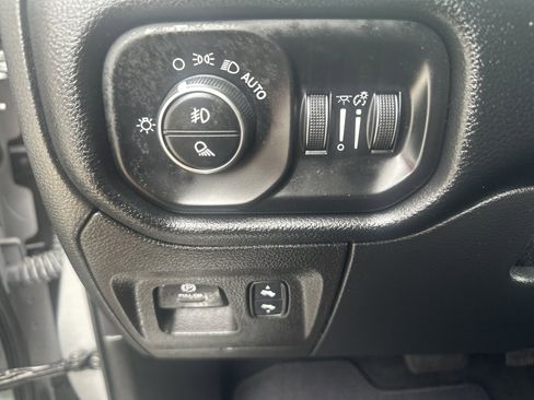 Used 2022 RAM 1500 Laramie AWD/4WD image 10
