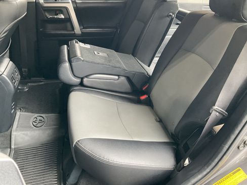 Used 2018 Toyota 4Runner SR5 Premium AWD/4WD image 40