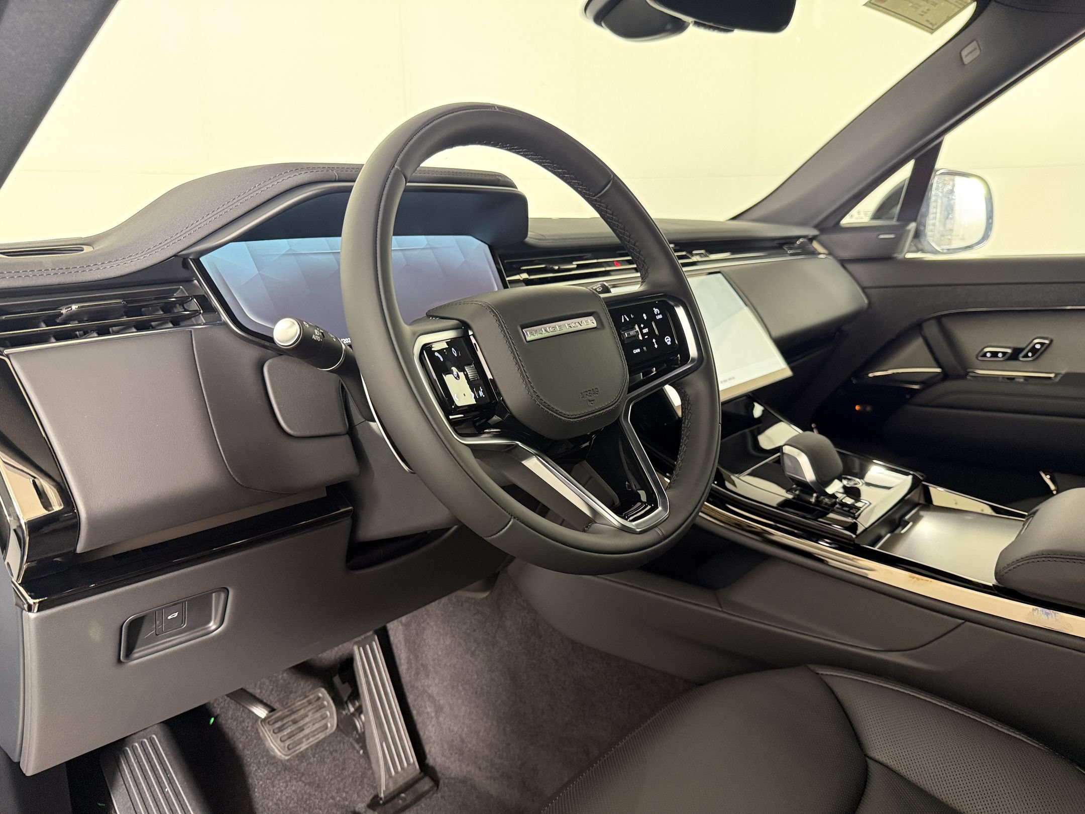 New 2027 Land Rover Range Rover Sport SE AWD/4WD image 4