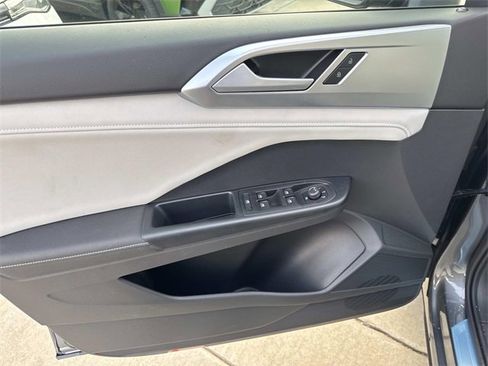 New 2025 Volkswagen Taos SE image 13