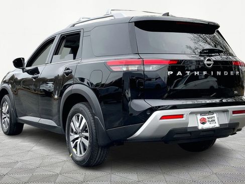 New 2025 Nissan Pathfinder SL image 3
