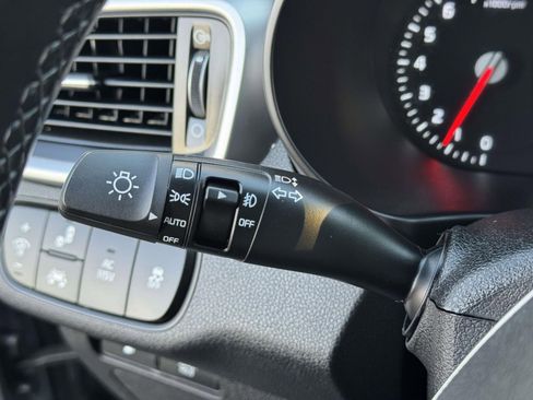 Used 2019 Kia Sorento SX image 22