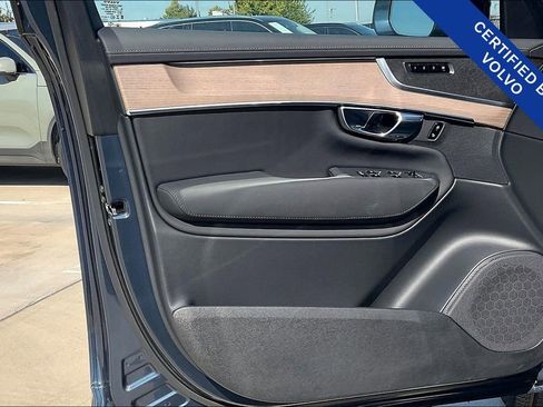 Certified 2025 Volvo XC90 B6 Plus image 22