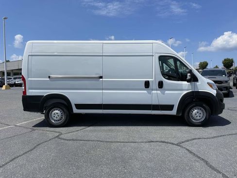 New 2025 RAM ProMaster 2500 w/ Convenience Group image 9