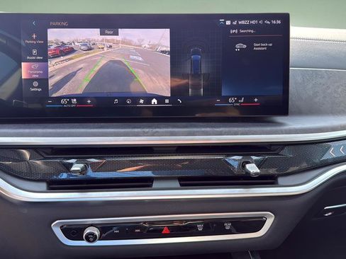 Used 2025 BMW X7 xDrive40i w/ Climate Comfort Package image 39