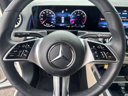 Used 2025 Mercedes-Benz GLB 250 image 21