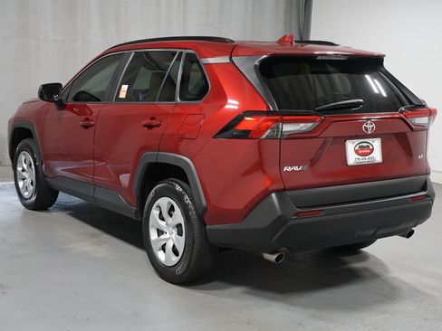 Used 2019 Toyota RAV4 LE FWD image 6
