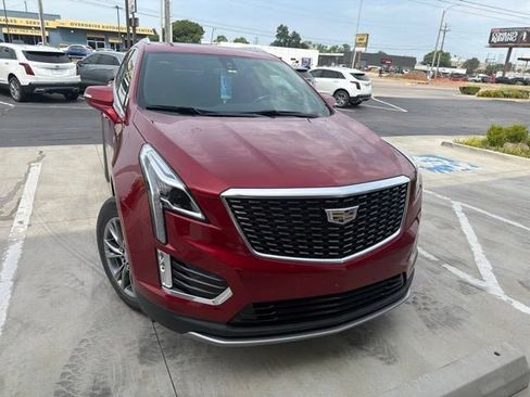 Used 2021 Cadillac XT5 Premium Luxury FWD image 2
