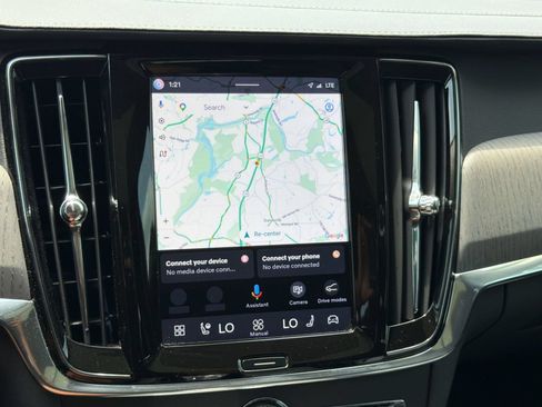 Certified 2025 Volvo V90 B6 Cross Country Ultra AWD/4WD image 18