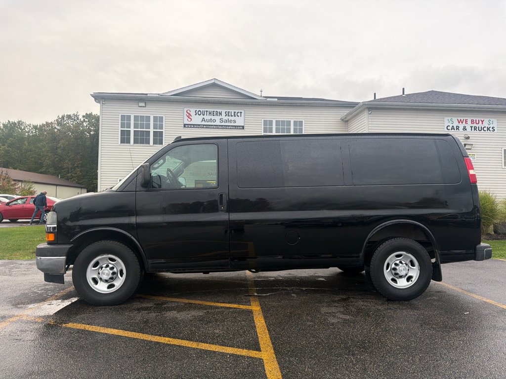 Used 2018 Chevrolet Express 2500 w/ Driver Convenience Package RWD image 1
