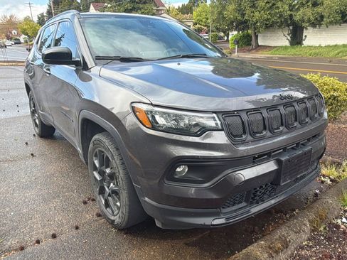 Used 2022 Jeep Compass Altitude w/ Convenience Group image 2