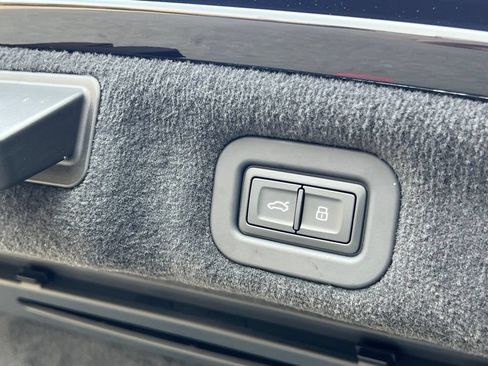 Used 2026 Bentley Flying Spur Plug-In Hybrid AWD/4WD image 23